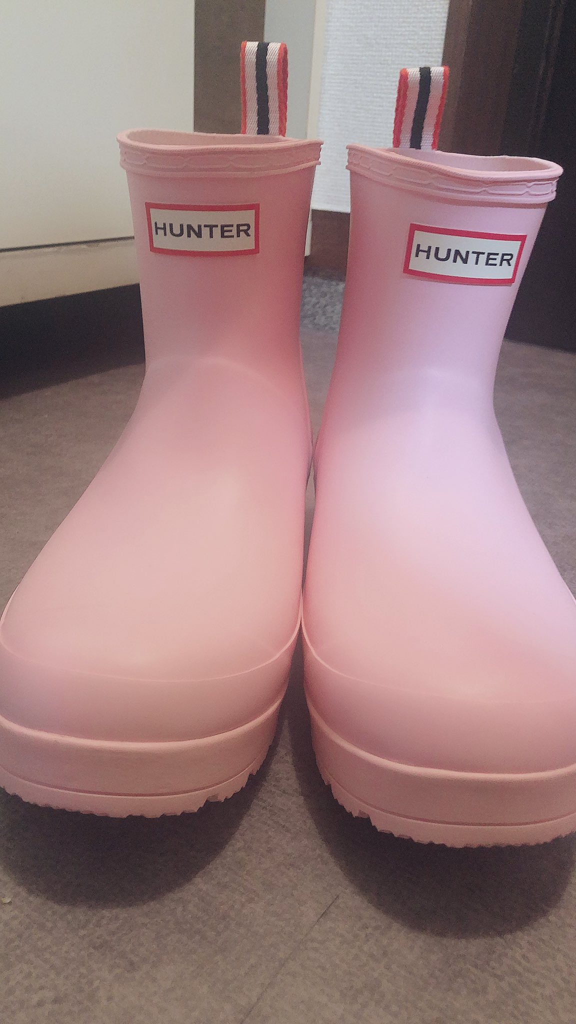 松尾明日香 いやったー 自分への誕生日プレゼント ずっと欲しかったハンターのレインブーツがやっと届いた ずいぶんと遅れての到着だったけど笑 かわいい