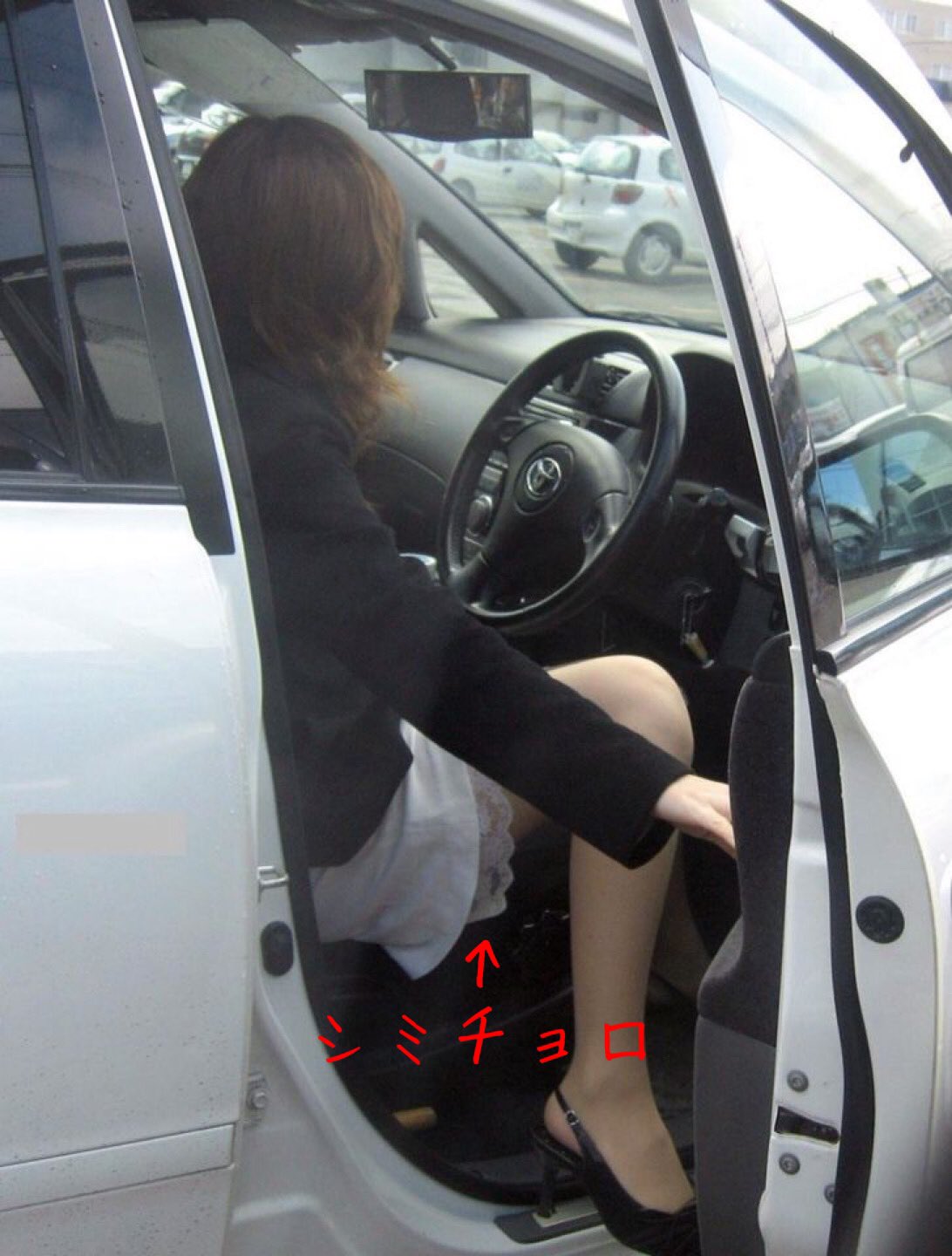 志摩半島のやまちゃんH:Yamamoto on X: 🍷シミチョロって 良かったよなぁ〜 （╹◡╹） シミチョロ  スカートの裾などにシミーズがチョロリと見えること。 シミチョロ の シミ は シミーズ=スリップのこと。  t.coAwrGNgLNOE  X