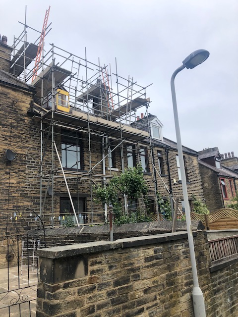 Dalescaffoldin's tweet image. WE ARE COMMITTED TO SOCIAL DISTANCING!!
Dale Scaffolding are happy to survey &amp;amp; quote for work right across West Yorkshire.
Call Alan/Andy on 0800 953 0401 for a competitive quotation.
Commercial, Industrial &amp;amp; Residential scaffolding service.
dale-scaffolding.co.uk
#scaffolders