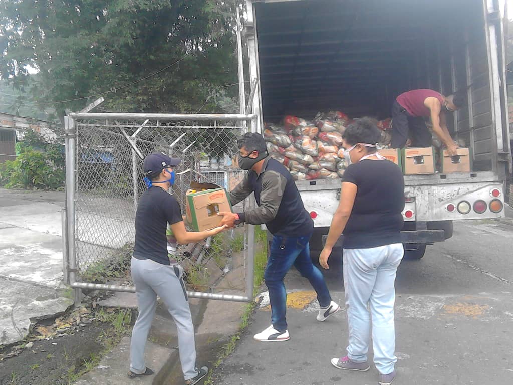 jhonrodriguez (@patriota_john) on Twitter photo Ayer Domingo el equipo <a href="/ClapEsTachira/">TáchiraEsCLAP</a> junto a <a href="/Patriota_John/">jhonrodriguez</a> realizo distribución de Alimentos en la Pq. La Concordia Dando atención a 5.698 Familias Con Combos de Alimentos distribuidos en 14 CLAPS Gracias a
<a href="/NicolasMaduro/">Nicolás Maduro</a> <a href="/FreddyBernal/">Freddy Bernal</a> <a href="/BermudezJoseA/">Bermúdez José</a> <a href="/ClapEsTachira/">TáchiraEsCLAP</a> <a href="/psuvtachira/">PSUV Táchira</a> Ayer Domingo el equipo <a href="/ClapEsTachira/">TáchiraEsCLAP</a> junto a <a href="/Patriota_John/">jhonrodriguez</a> realizo distribución de Alimentos en la Pq. La Concordia Dando atención a 5.698 Familias Con Combos de Alimentos distribuidos en 14 CLAPS Gracias a
<a href="/NicolasMaduro/">Nicolás Maduro</a> <a href="/FreddyBernal/">Freddy Bernal</a> <a href="/BermudezJoseA/">Bermúdez José</a> <a href="/ClapEsTachira/">TáchiraEsCLAP</a> <a href="/psuvtachira/">PSUV Táchira</a>