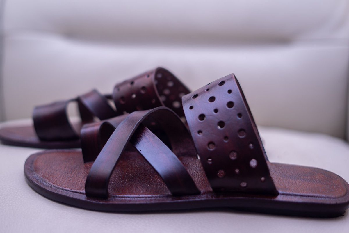 baaynass's tweet photo. Bon début de semaine avec la marque 100% Sénégalaise 
@nazirfootwear https://t.co/bjsQ9kExsF