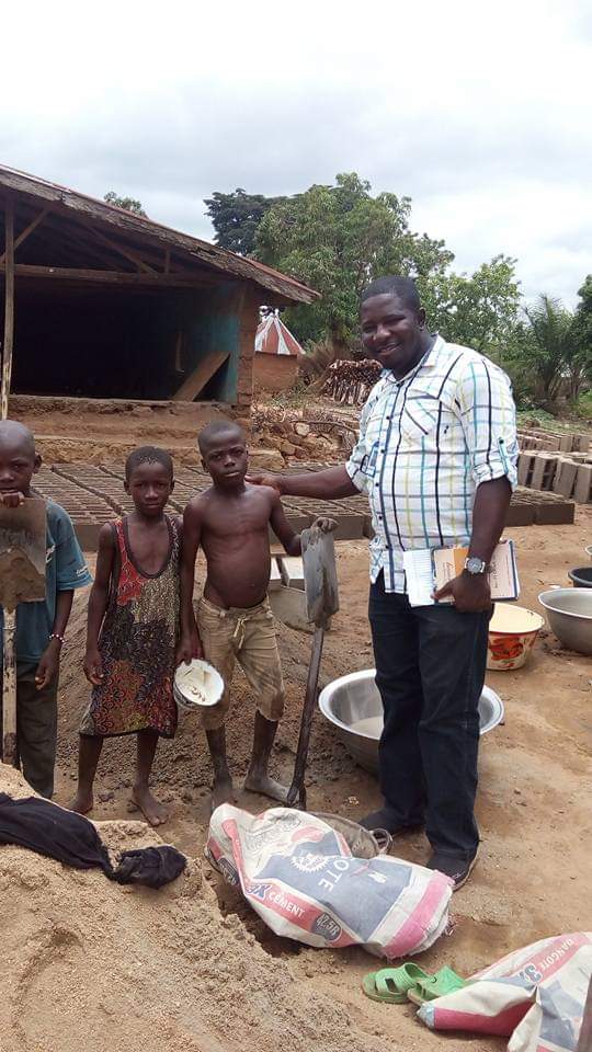 EOkala's tweet photo. Some years back on one of my sujourns to the hinterlands.
Found this young lads rebuilding the only school in their Community
Was an eye opener to the state of education in Nigeria.
This is right in the FCT .
I plan to return to get an update.
#educationisessentialservice https://t.co/SxndKQQf72