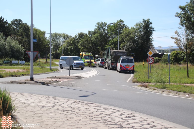 Politievoertuig botst tegen vrachtwagen ( update)..