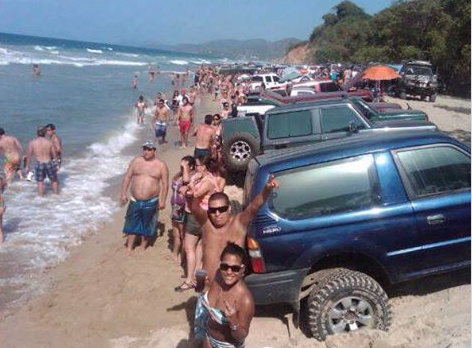 #rustiqueros #4wd Tienen dinero para esas camionetas pero no la cultura para respetar el ambiente ni esta playa donde desovan tortugas ¿Hasta cuando?