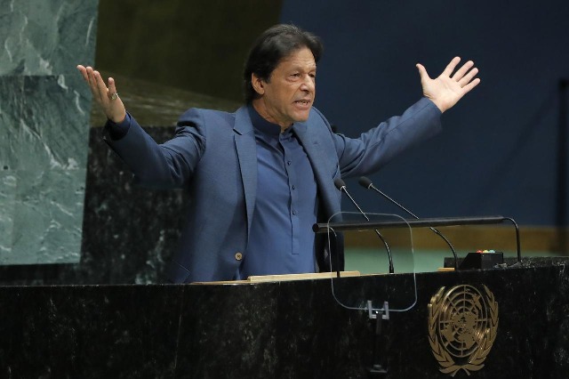 17) There is no denying the powerful stance PM  @ImranKhanPTI took against the  #KashmirLockdown that has been violating all  #HumanRights for over 10 months. His alarm in front of the  @UN,  @wef has turned it into an international crisis calling for world leaders to unite.