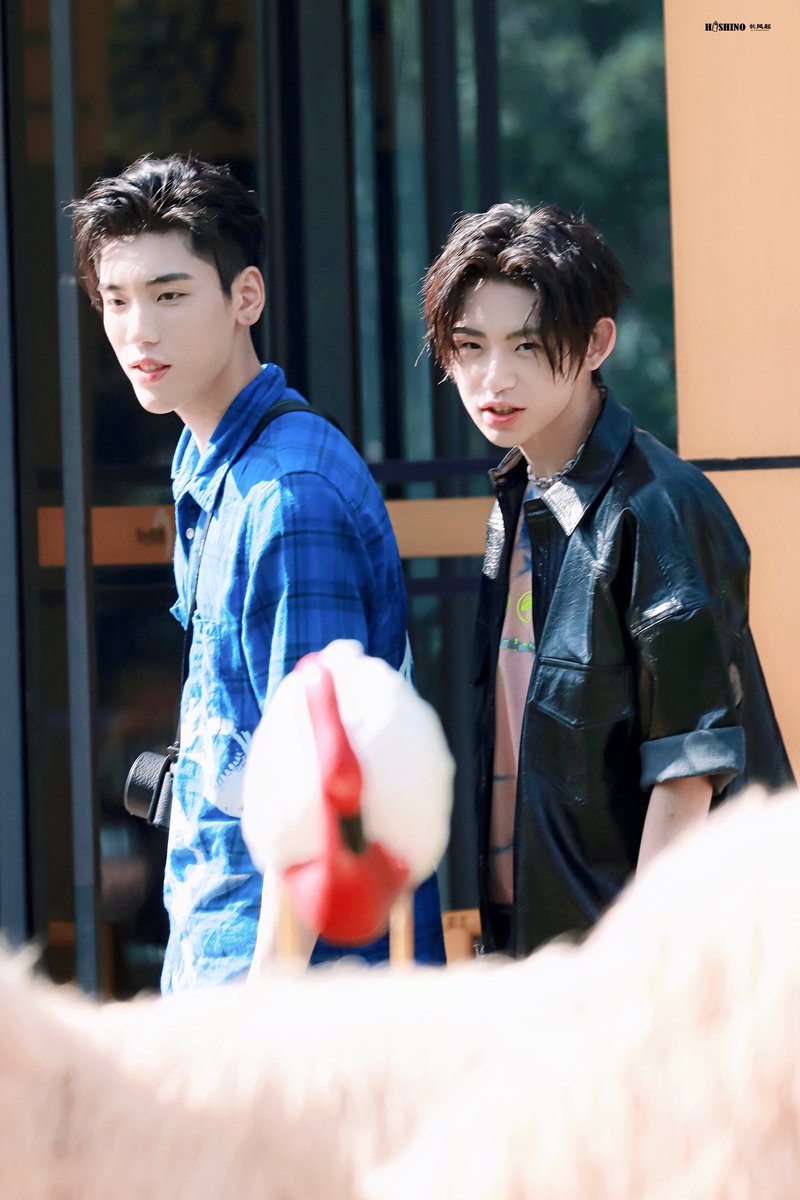 wzypics's tweet photo. 200728 #GoNewbies filming with #XiaoGui
👑👻
#新手驾到
⌜ #王子异 ⋆ #wangziyi ⌟
#NinePercentForever
↬ ·HOSHINO长风起_0406· https://t.co/pCXyMmxI0e