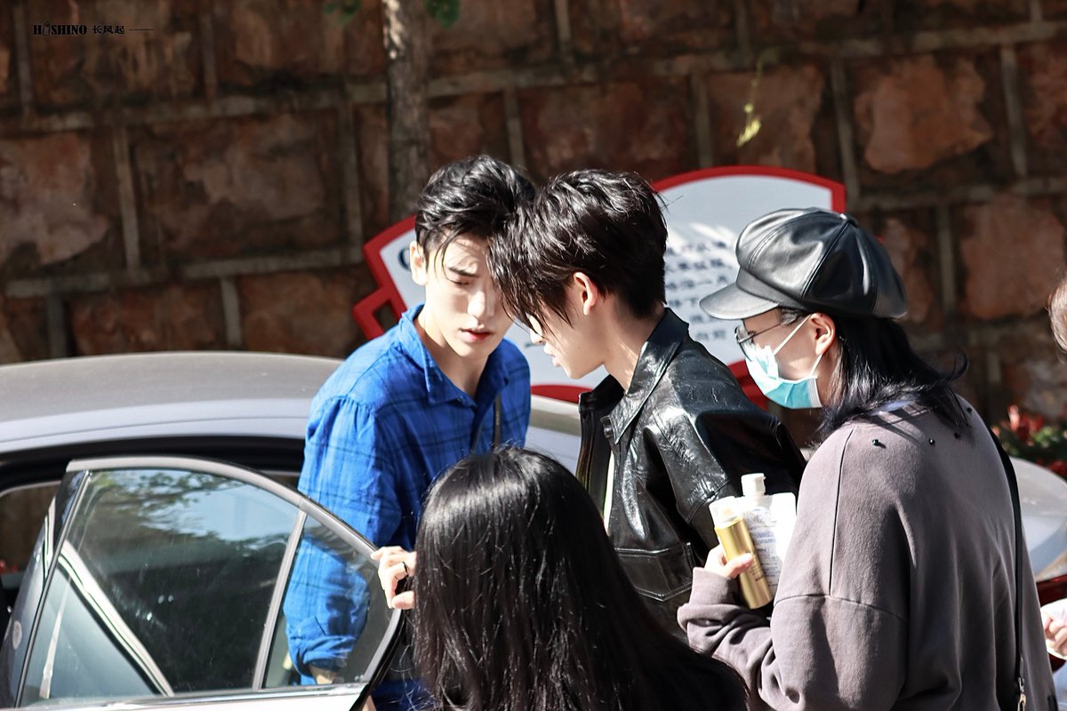 wzypics's tweet photo. 200728 #GoNewbies filming with #XiaoGui
👑👻
#新手驾到
⌜ #王子异 ⋆ #wangziyi ⌟
#NinePercentForever
↬ ·HOSHINO长风起_0406· https://t.co/pCXyMmxI0e