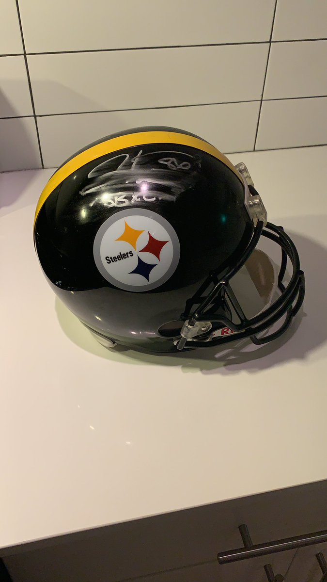 jaycialys's tweet photo. @mvp86hinesward Hi Mr. Ward, my name is Jayci and I had a signed football helmet from years ago that you autographed. I accidentally smudged it and need you to help me. My heart broke when it happened. I need your help man. Your the goat. https://t.co/Z3aG2ca1eA