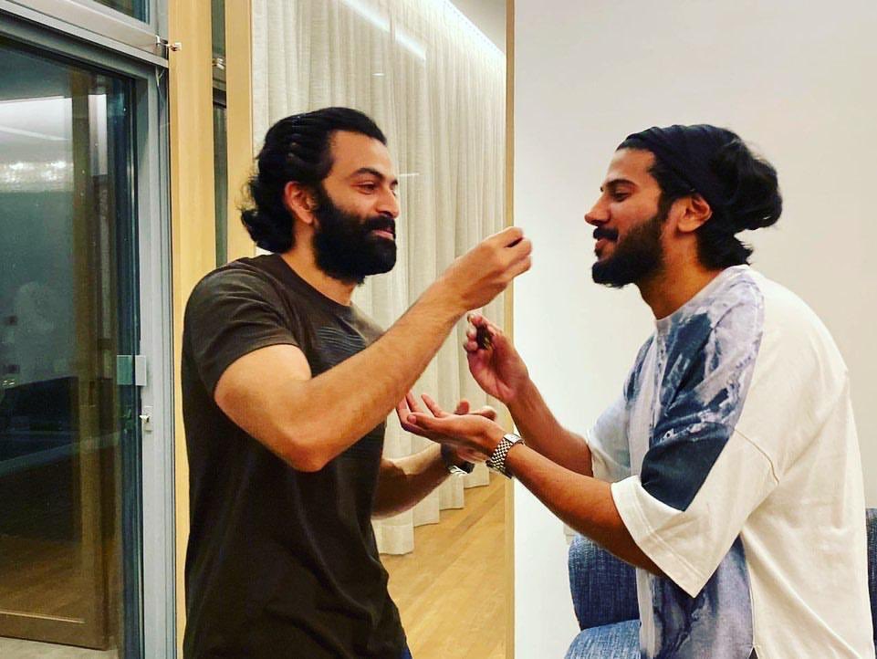 rameshlaus's tweet image. Actor @PrithviOfficial and his wife #Supriya surprised @dulQuer and his wife #Amal with a small celebration..

Nice to see the camaraderie between Top Actors in #Mollywood 

 #HappyBirthdayDULQUER