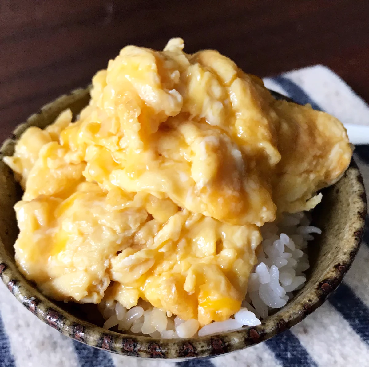 チーズ好きの方には特におすすめ！とろとろ&ふわふわの卵チーズ丼の作り方！