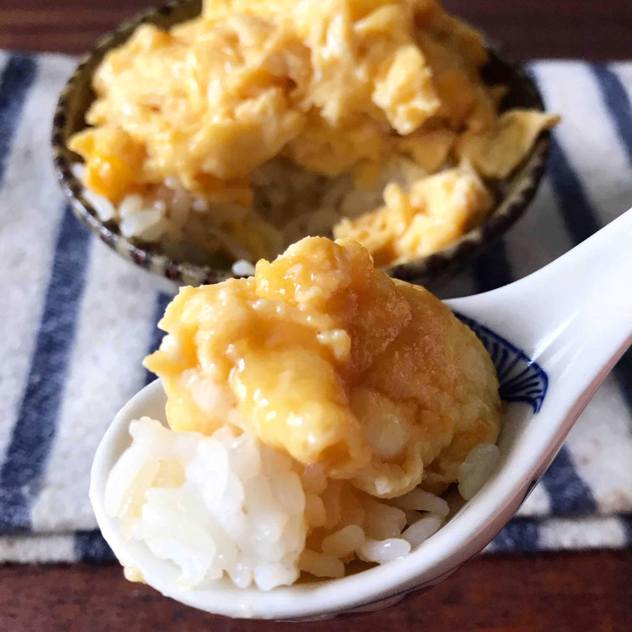 チーズ好きの方には特におすすめ！とろとろ&ふわふわの卵チーズ丼の作り方！