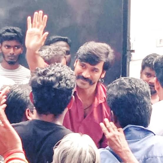 #Suruli Entry in 30 Mins 

#HappyBirthdayDhanush 
#JagameThandhiram <a href="/dhanushkraja/">Dhanush</a>