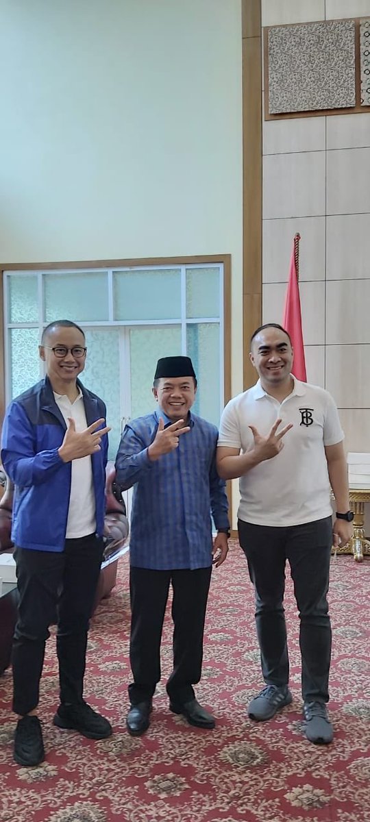 BisoJambi's tweet photo. Hingga akhir Juli ini, baru pasangan Al Haris-Abdullah Sani yang sudah memenuhi syarat dukungan partai maju di Pilgub Jambi. 

Ini modal penting Al Haris: keseriusan, kecepatan, keluwesan, dan keluasan jaringan. https://t.co/oVpw8nVT5G