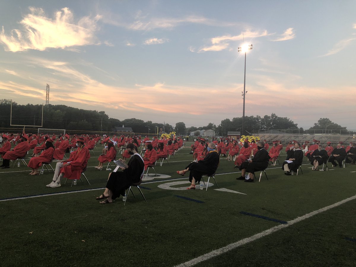 HappilyHimmel's tweet photo. It shined bright all day for @edisonhigh2020 and you deserve nothing less! Time to spread your wings &amp; make your mark on the world. Thank you to all of the teachers &amp; staff who sweat it out with us to make the day truly special for our EAGLES. And much ❤️ to my dream team. https://t.co/zw0g44B8AY
