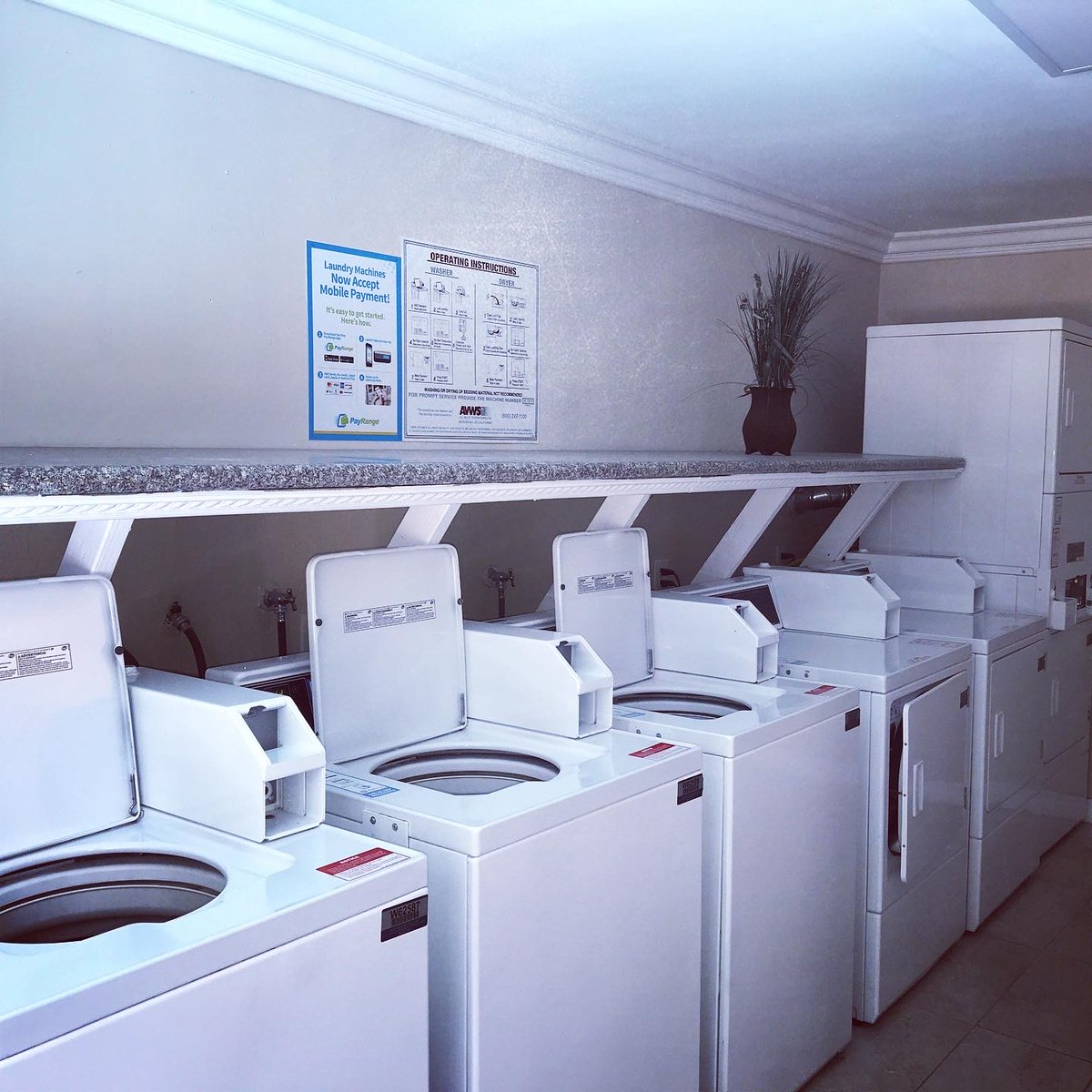 AllWasher's tweet photo. ✨Another beautiful installation! ✨😍
Residents love the option to use @payrange when they do their laundry 🧺 
Give us a call at 📲800-247-1100
Or email us at inquiry@allvalleywasher.com to let you know how you can have beautiful machines like these at your community. 😁 https://t.co/76DjaVuMgW