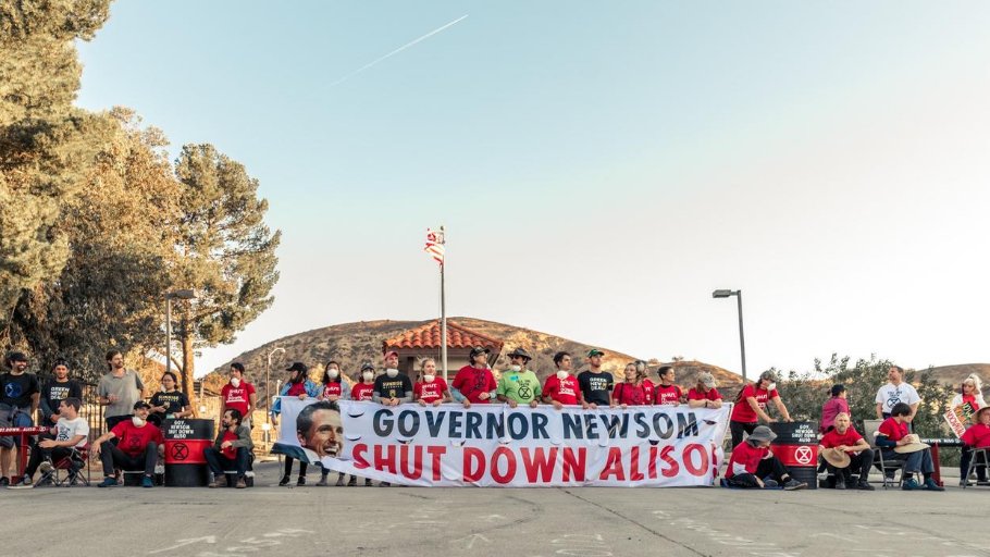 Background on Aliso Canyon (thread):  #AlisoCanyon is the 4th largest gas storage facility in the US. It's owned and operated by SoCalGas, the largest gas utility in the US. On Oct. 23, 2015, well SS-25 blew out lasting 111 days.  @GavinNewsom  #ShutAlisoDown  #StopAlisoWithdrawals