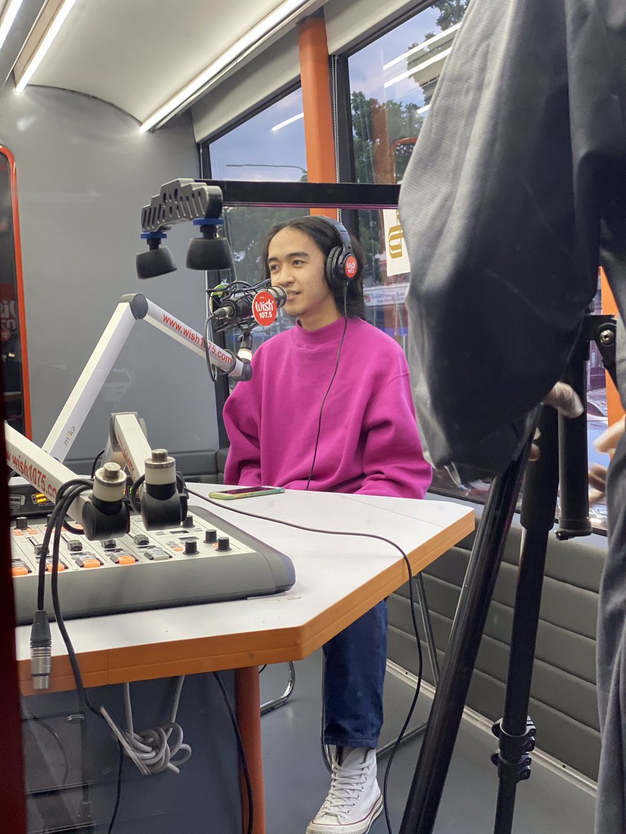 vinchillero's tweet photo. nag tweet ako nung March sinabi ko na makaka kanta din ako sa WishBus at kahapon nangyari na nga grabe 🙏🏼 tyL! @AkoSiEKove @TheJobeClemente  

THANK YOU @wish1075 🤩 https://t.co/8Er7uaWLkw