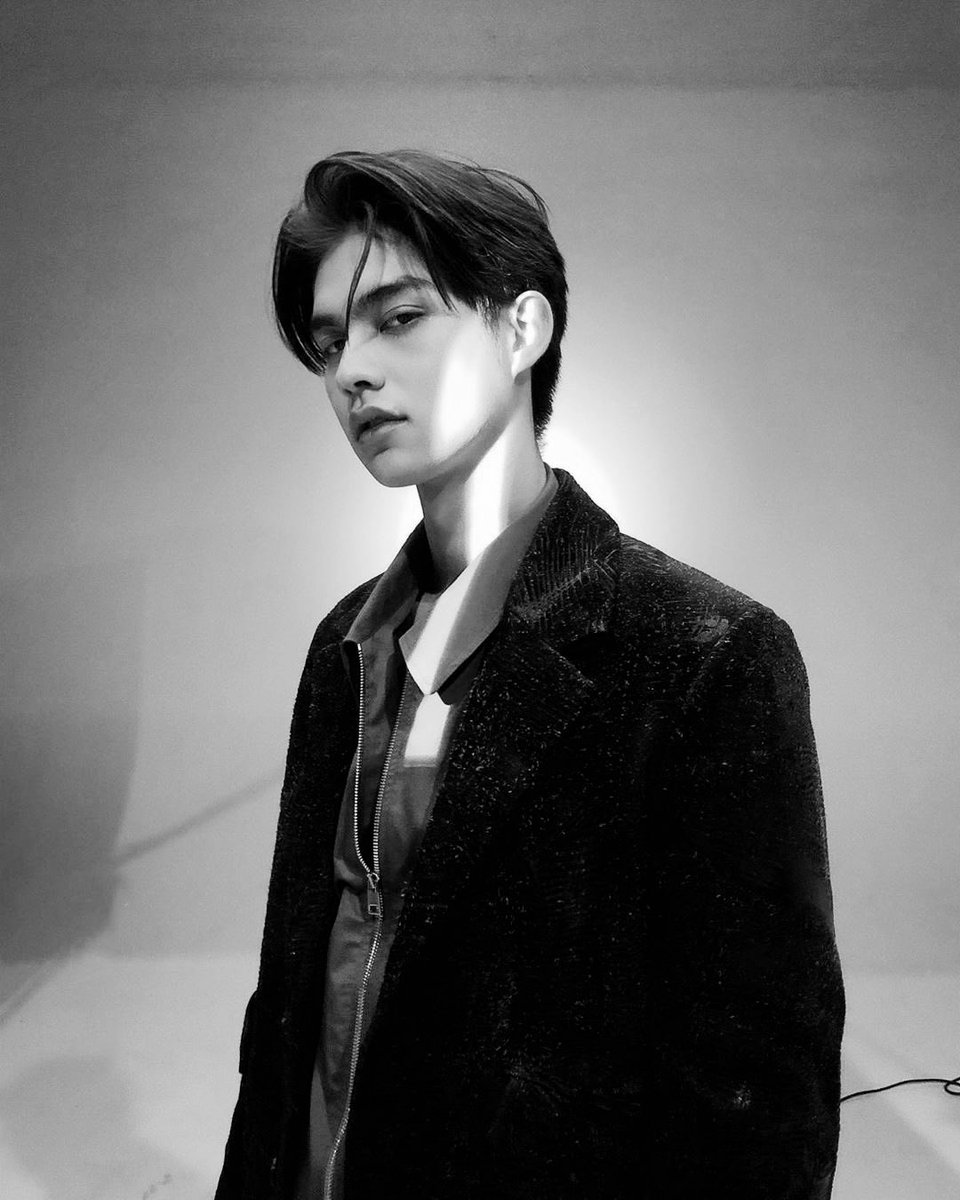 5baht10baht's tweet photo. Love you both 💕 my hubbies 🤣😅 #ไบร์ทวิน #bbrightvc #winmetawin #GQMagazineth https://t.co/6jQjh9bcDG