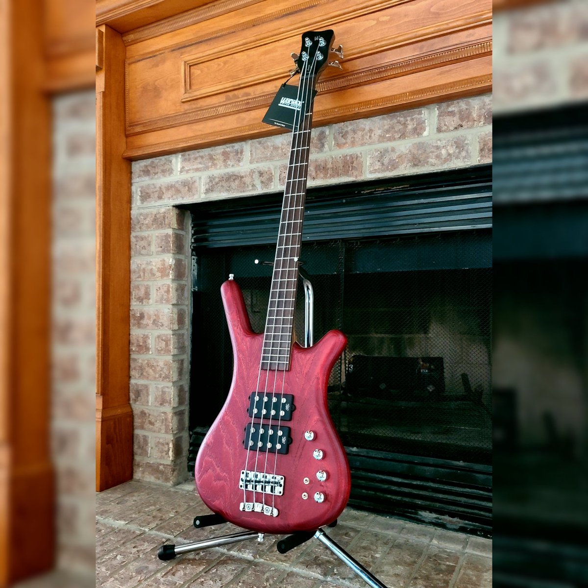 semirozerkan's tweet photo. New frien, thanks @WarwickFramus  🖤
#bassterror #bassplayer #bassstory #bassmagazine #bassist #warvick #texas #heavymetal #deathmetal #newinstrument #newbass #goodday #gear #guitar #drums #recording #engineering #album #new #fresh #light #german #germany #deutch #danke #basguita https://t.co/agNw81lFYw