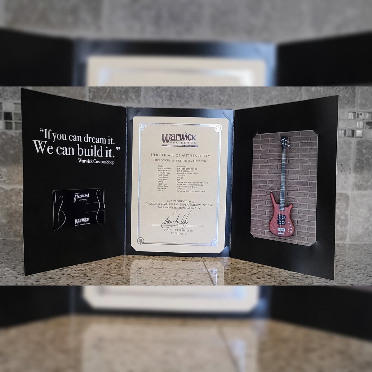 semirozerkan's tweet photo. New frien, thanks @WarwickFramus  🖤
#bassterror #bassplayer #bassstory #bassmagazine #bassist #warvick #texas #heavymetal #deathmetal #newinstrument #newbass #goodday #gear #guitar #drums #recording #engineering #album #new #fresh #light #german #germany #deutch #danke #basguita https://t.co/agNw81lFYw