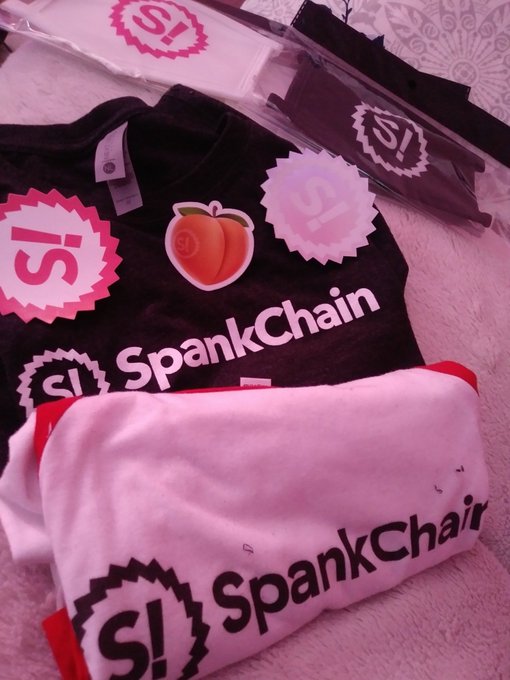 I finished a huge essay and ten minutes later revived an awesome gift from @SpankChain with masks shirts<a href="/tag/myfreecams"class="tags"><span>#myfreecams</span></a><a href="/tag/onmfc"class="tags"><span>#onmfc</span></a>