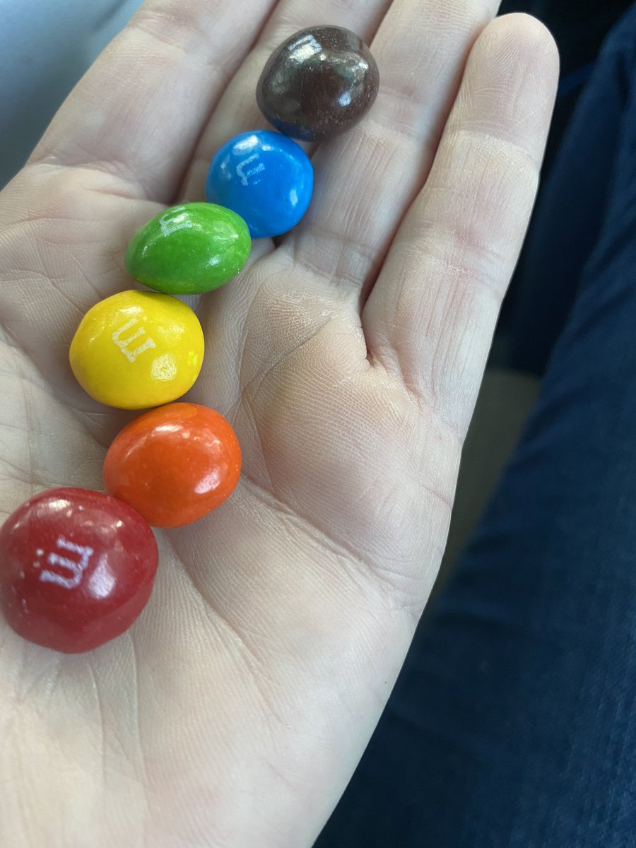 JenniferKendall's tweet photo. Settle this argument with my photog:
When you eat @mmschocolate do you eat them at random or do you try to even out the colors first? #isthisweird #doeseveryonedoit https://t.co/SGEpxHWyci