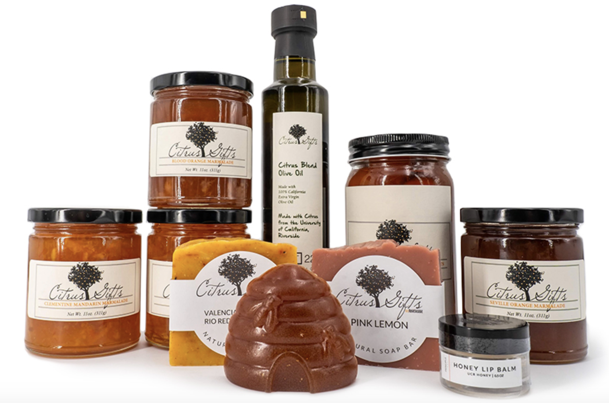 Did you know <a href="/UCRiverside/">UC Riverside</a> #citrus #gifts are made with produce from the #university's Citrus Variety #Collection and the #bee hives managed by <a href="/ciber_bee/">CIBER: Center for Integrative Bee Research</a> of <a href="/UCRentomology/">UCR Entomology</a>?

citrusgifts.ucr.edu