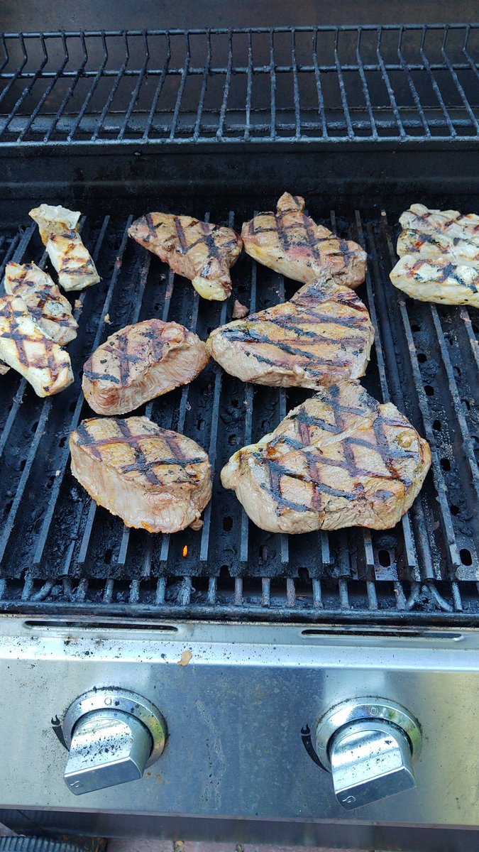 BCJacobsen's tweet photo. Nothing fancy, just grilling on my @GrillGrate for dinner
@ChrisStogdill @fisher_vern @FairburySupt @nateclarsen 
#NebAdmin https://t.co/2zXOT7vCQX