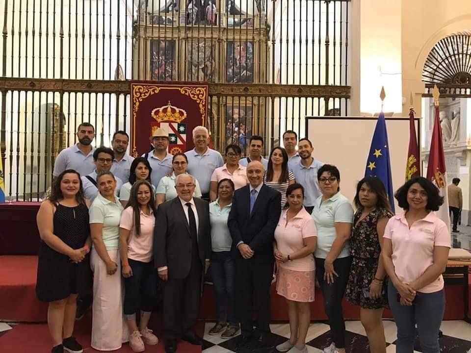CursosCarbonell's tweet photo. Cada año alumnos de Centro Carbonell viajan a Toledo para vivir una experiencia académica y de vida. Hoy nos toca quedarnos en casa, protegernos y seguir estudiando para que el próximo año volvamos más unidos que nunca. 
#SoyCentroCarbonell https://t.co/xDt69AF90f
