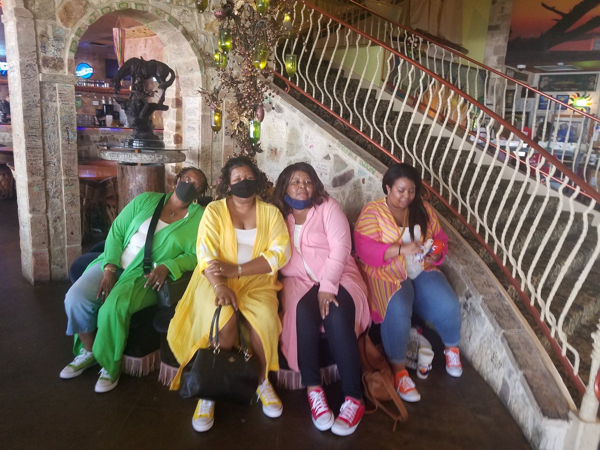 Showing off our colors my sisters and my daughter, a queen in the making.❤