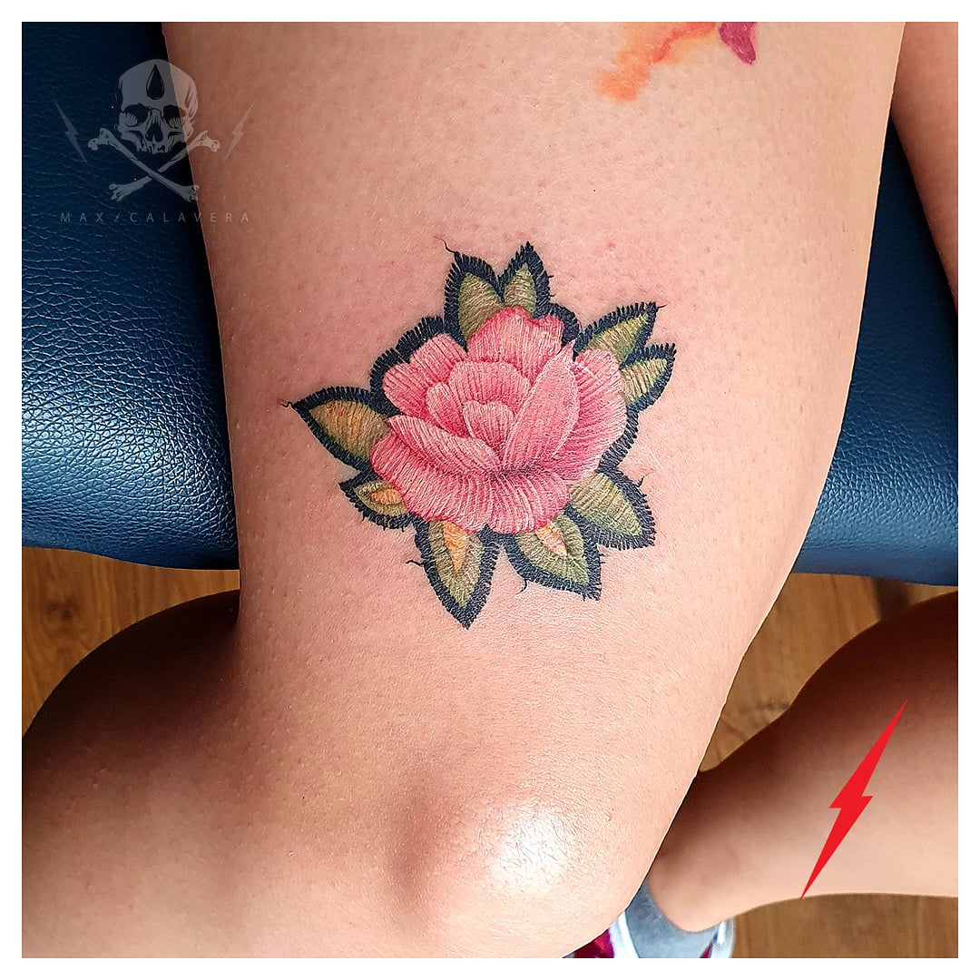elmaxcalavera's tweet photo. Amigos míos. #florbordada Aquí les comparto el #tatuajebordado que realicé hace unos días. Les gusta este estilo de #tatuaje?  #tatuajes #tattooart #tatuajesenmexico https://t.co/ey9wUOUsYQ