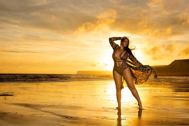 Luciferagoddess's tweet photo. Who likes sunset at the beach? #swimsuit #glamour #glamourmodel #sexy #plussize #curvy #busty #sunset #beach #fullfigured #thick https://t.co/h9vcUt0WEK