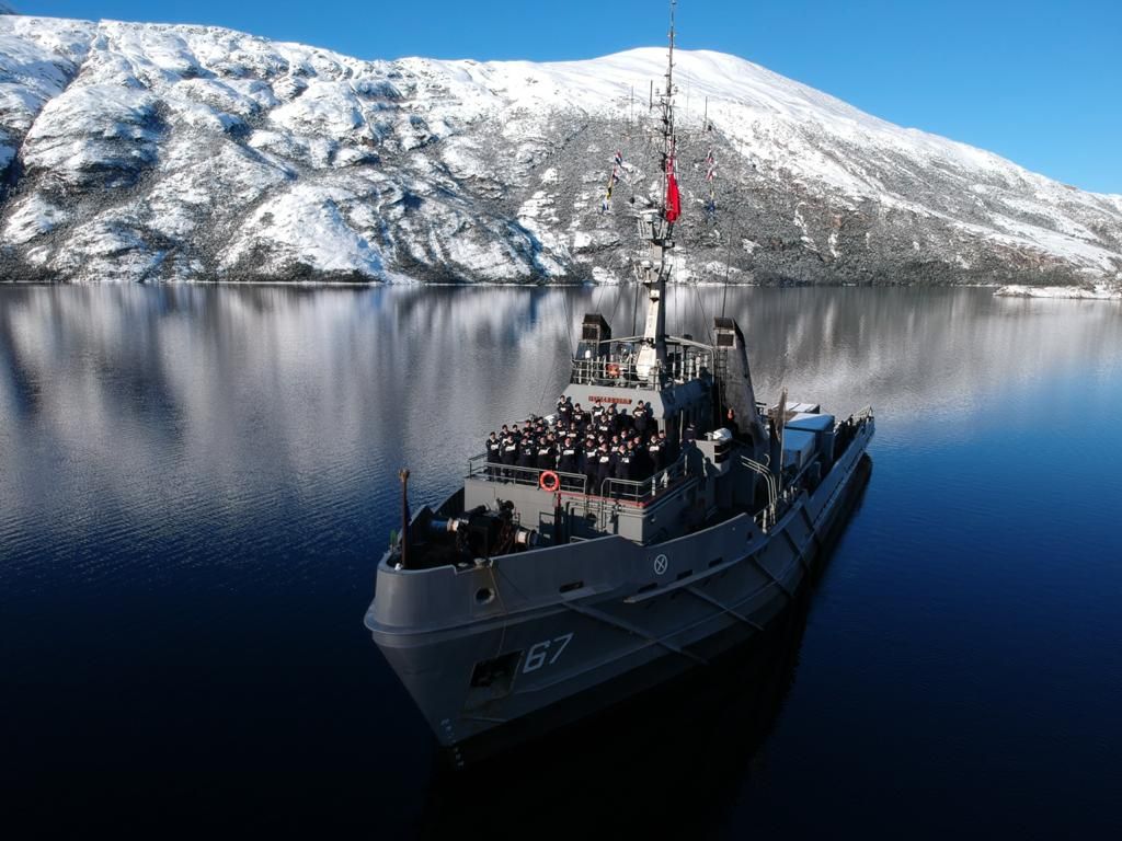 Armada_Chile's tweet photo. Remolcador "Lautaro" culminó comisión en Canal Beagle

La Armada mantiene operativa la importante red de señalización marítima, cumpliendo con tareas de seguridad del territorio y aportando al desarrollo nacional

Detalles en https://t.co/QcMCS35WBA

#ArmadaTeCuida
#QuédateEnCasa https://t.co/9ryub693Ig