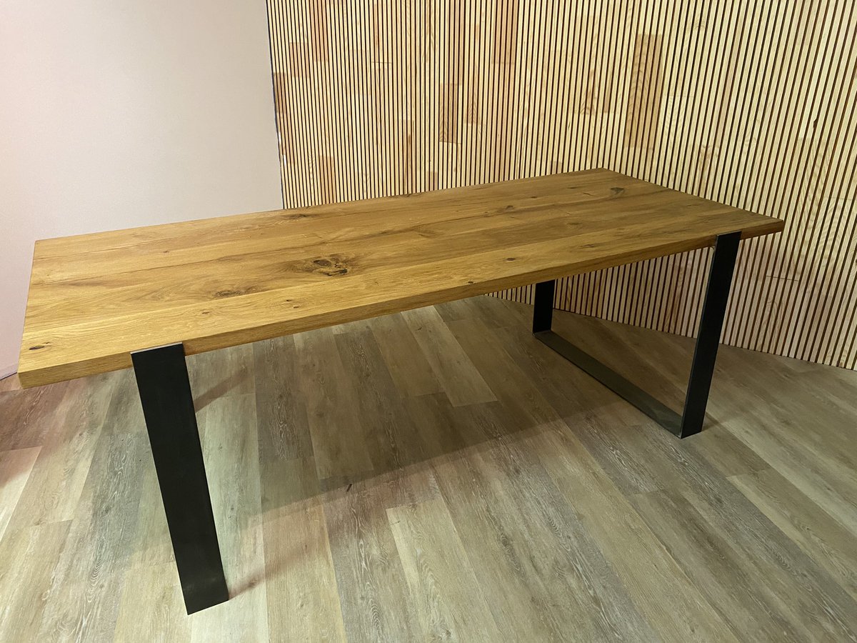 drakkar_bois's tweet photo. Table plateau chêne massif pieds métal 950€, la belle affaire à commander avant fin aout  https://t.co/pWy578NvuB #tablebois  #mobilierdeco https://t.co/xk8sz2eCdl