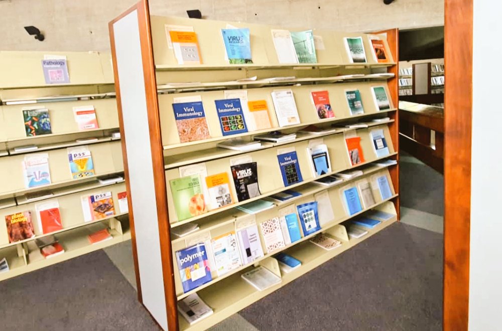 Mincyt_VE's tweet photo. Cerca de 90 mil libros te ofrece la Biblioteca de Ciencia y Tecnol. Marcel Roche, para seguir tus estudios e investigaciones en casa.

Si requieres un título específico, el personal de la biblioteca te lo envía por correo electrónico: https://t.co/PTy2CRkmDW.

#LaSaludEsPrimero https://t.co/7i3wls6rBA
