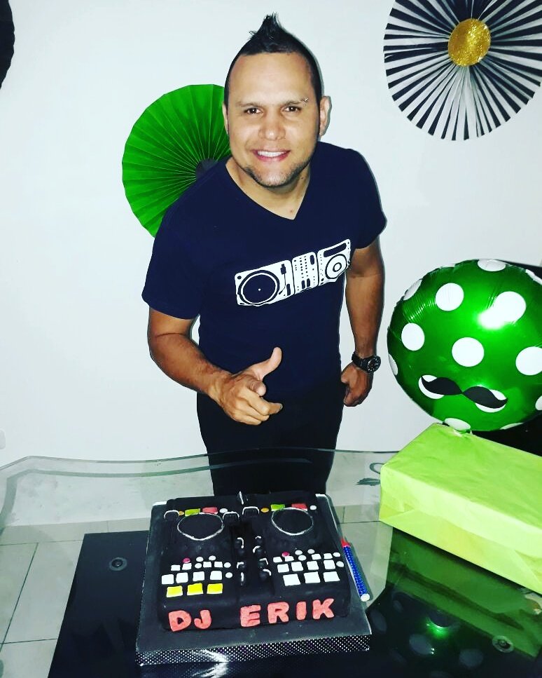 deejayerikeven's tweet photo. TBT SE ACERCA EL DIA 📸🎉🎁💥 https://t.co/2FfO1lXLTs