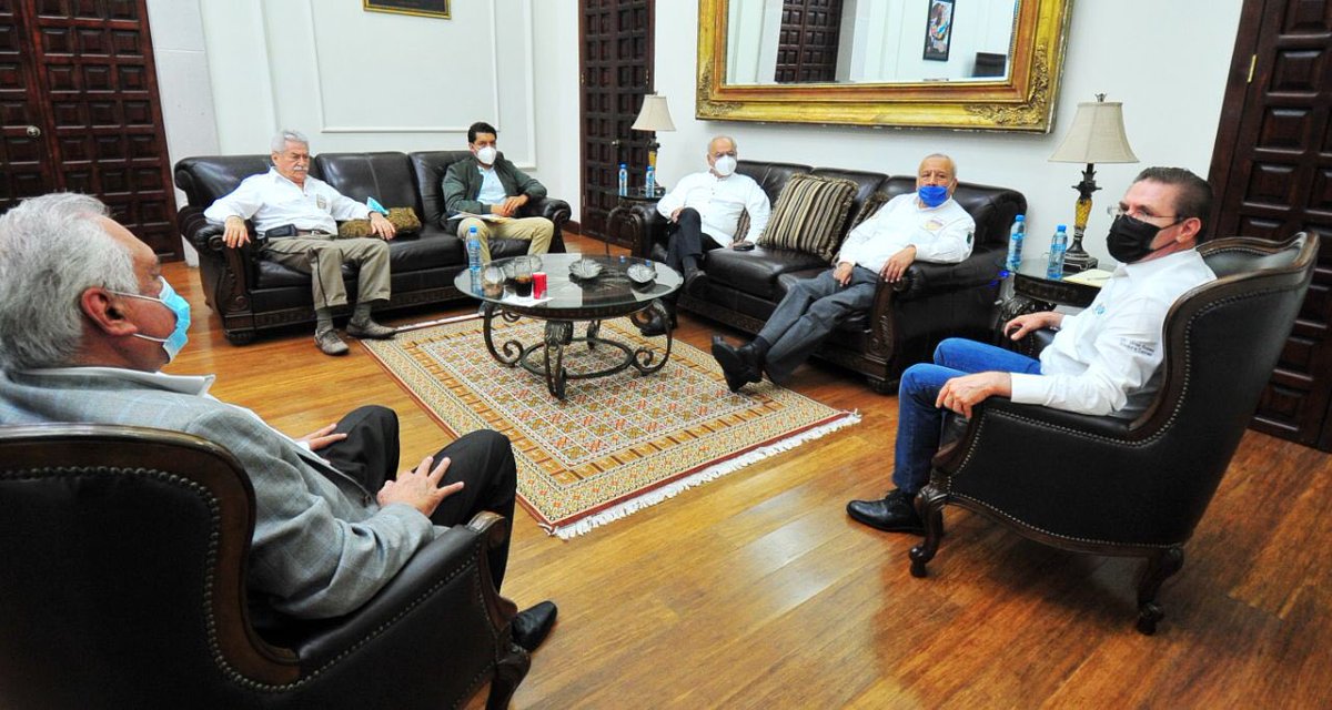 Un gusto recibir al Comisionado del <a href="/INAMI_mx/">INM</a>, dr. Francisco Garduño Yáñez y al Dr. Leoncio Martínez, Director Gral. de Coordinación de Oficinas de Representación del INM, para tomar protesta al lic. Octavio García como Titular de la Oficina de Representación del INM en Durango.