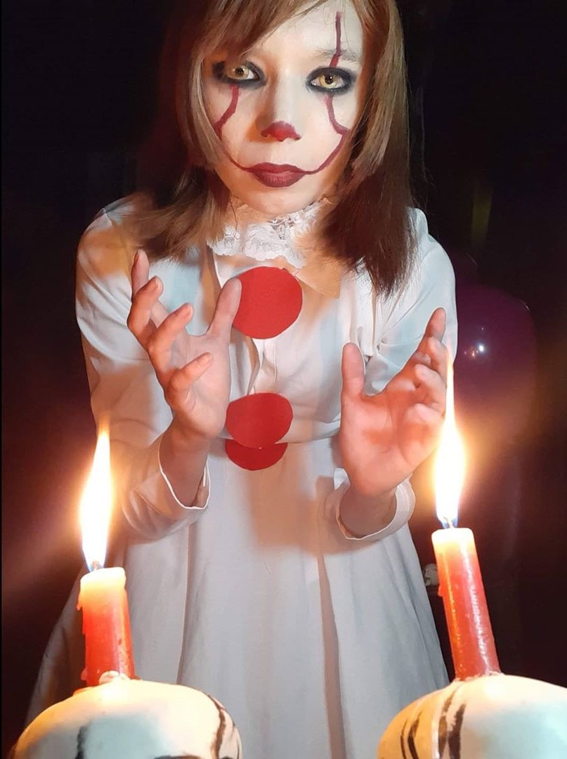 MagicCosplay's tweet photo. #Pennywise de #IT
Cosplayer: @NanamiRed1

#cosplay #cosplayergirl #pennywise #pennywisecosplay #pennywisecosplayer #pennywiseit #it #horrorgirl #terrorgirl #terrorcosplay #redhead #redheadgirl #redheadcosplay #stephenking https://t.co/Z8vVnZjyY2