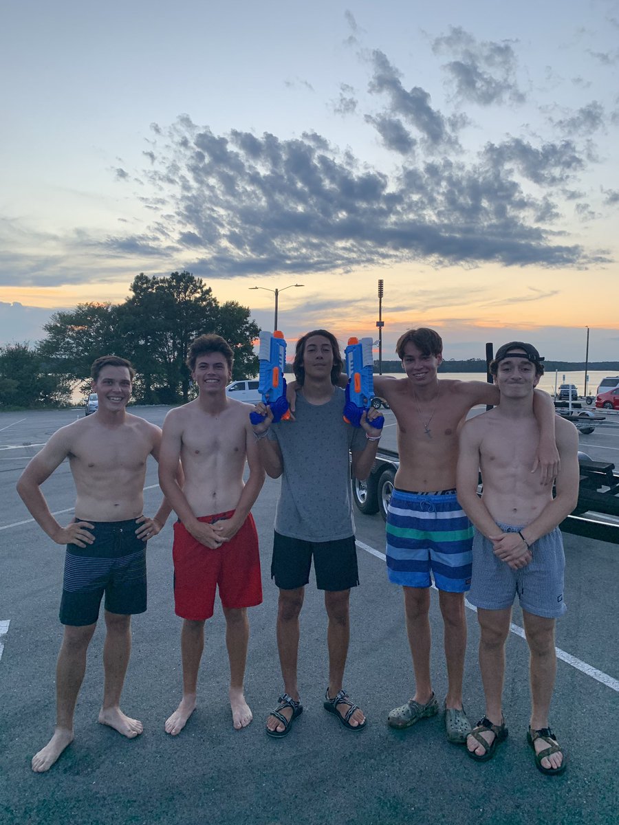 WetNWild2020's tweet photo. 6:20 Tanner Lee gets out 4 members of the @waterwarschamps Connor, Garret, Jack, and Kenan. P.S Connor and Garret have the worst sock tans. @afhswaterwars Kill Count: 5 https://t.co/vczkvaghjm
