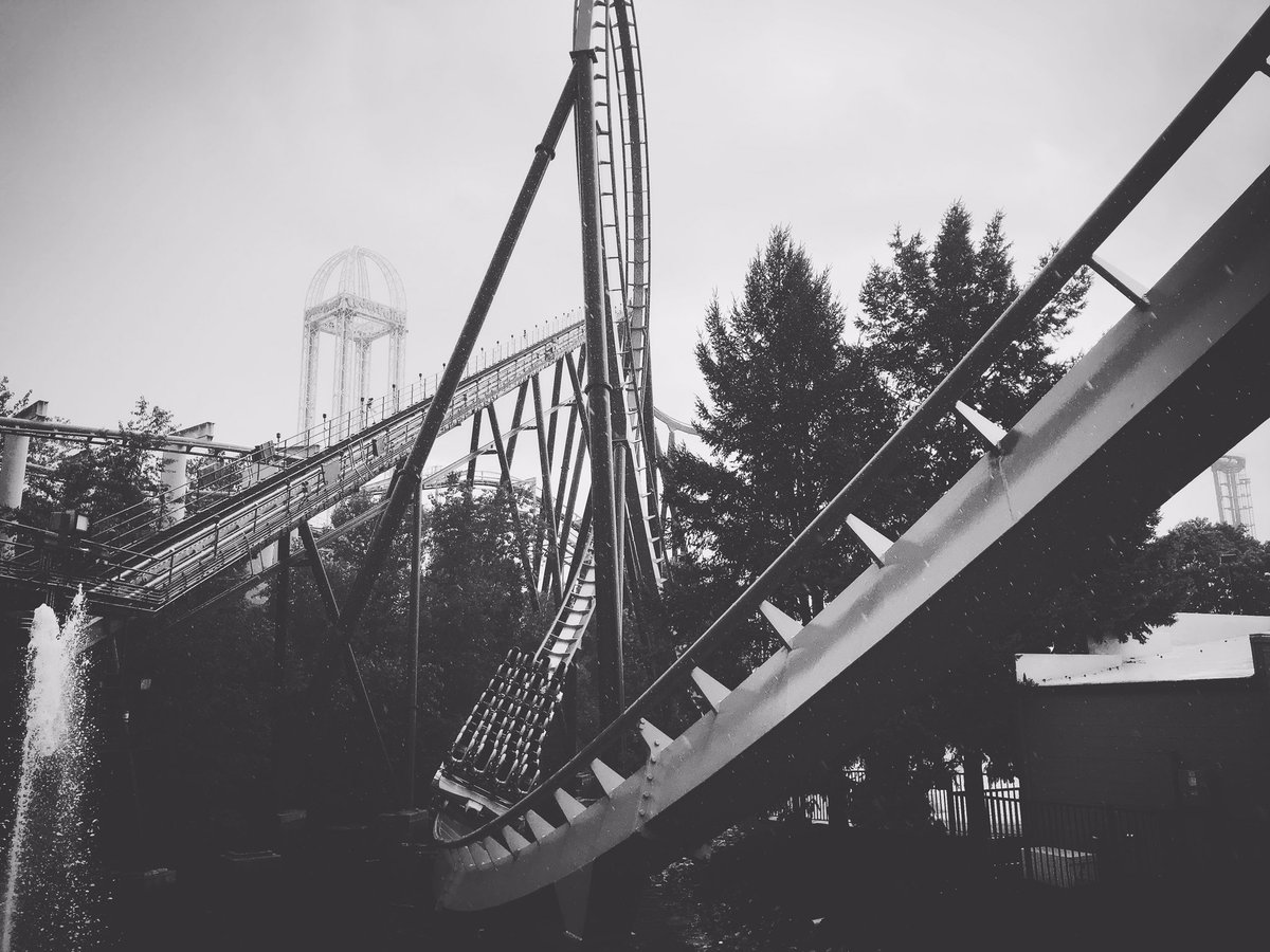 airtimemisfits's tweet photo. A rainy ride on Rougarou keeps the blues away. #airtimemisfits #purveyorsofnostalgia #cedarpoint #rougarou #cp150 #rollercoaster #rollercoasterenthusiast #coasterenthusiasts #bolligerandmabillard #floorlesscoaster #rainrides #rain #amusementpark https://t.co/WIp2TGCFwt