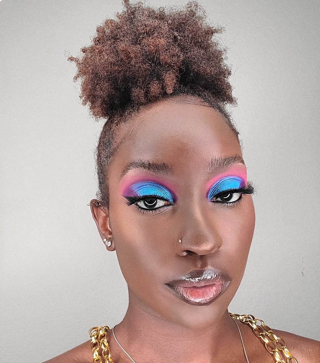 AniefiokCo's tweet photo. I quit my 9-5 to become a freelance makeup artist. Working for the white man has limited me and I refuse to sit on my talents any longer. A simple retweet could go a long way. It cost $0 to retweet my work. Please help me 😩 

Annnnnd scene. https://t.co/QaLIzV9ZQG