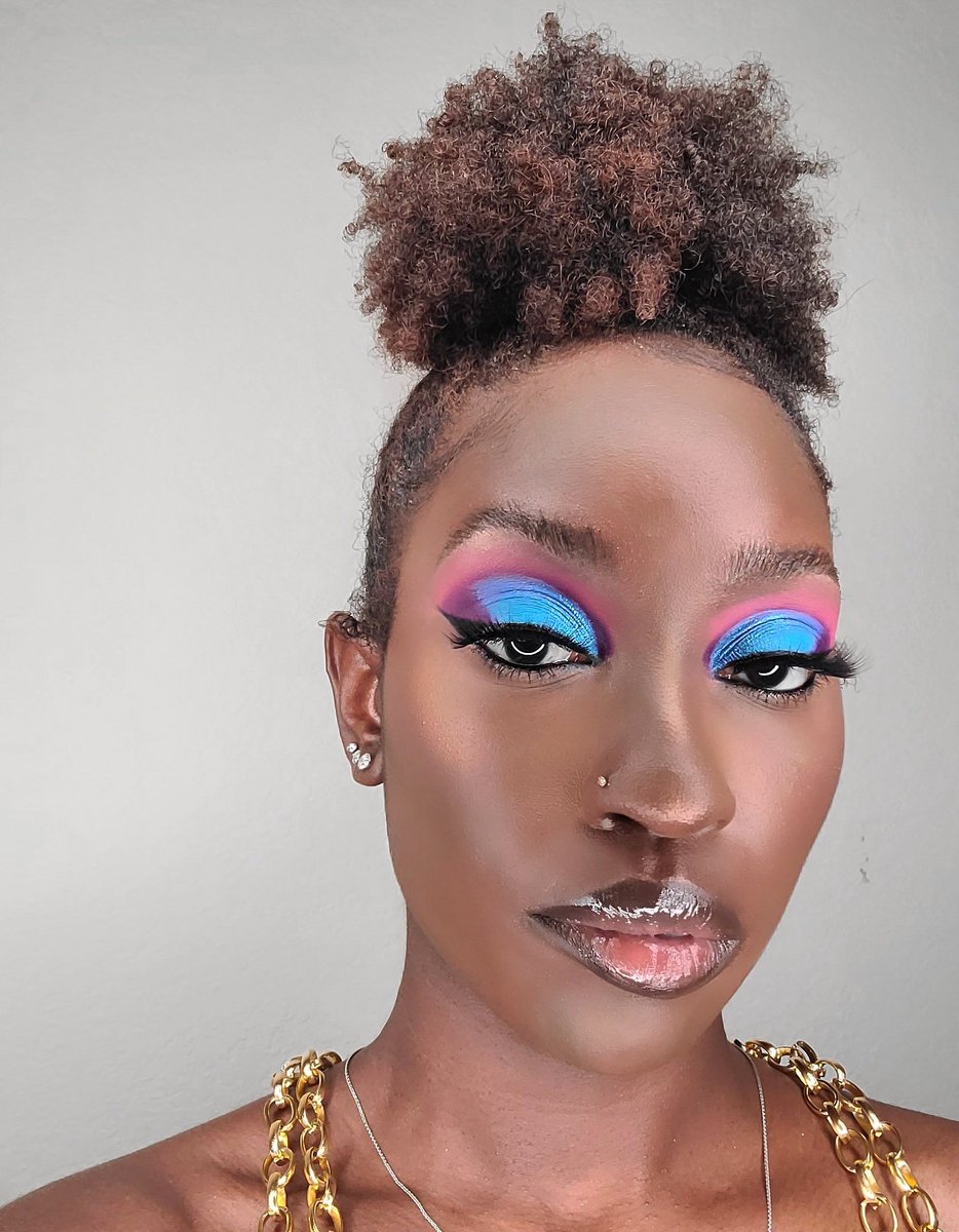 AniefiokCo's tweet photo. I quit my 9-5 to become a freelance makeup artist. Working for the white man has limited me and I refuse to sit on my talents any longer. A simple retweet could go a long way. It cost $0 to retweet my work. Please help me 😩 

Annnnnd scene. https://t.co/QaLIzV9ZQG