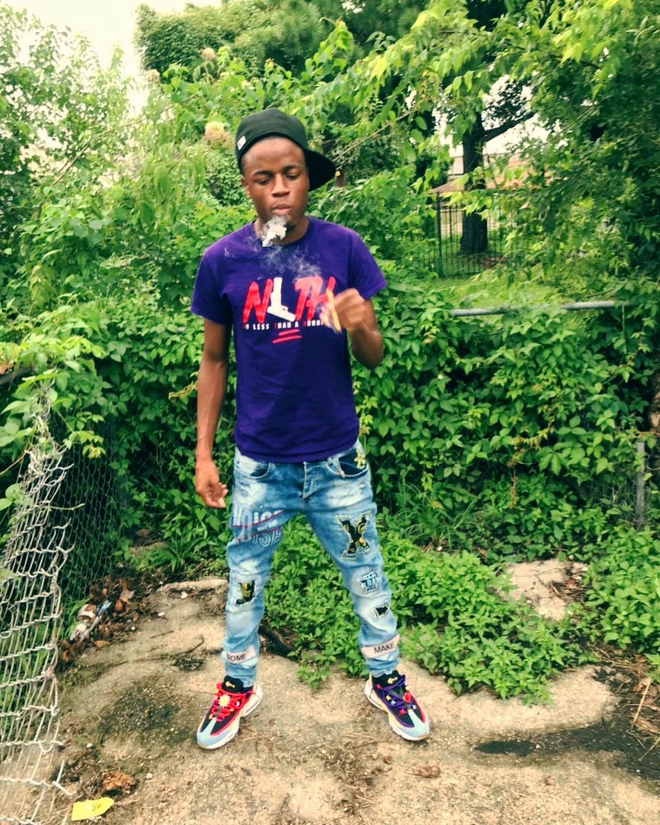 NLTH_R3GG1E's tweet photo. Wish a real 1 happy birthday 🖤
3️⃣💯💜 #NLT💯 #Restras🖤 https://t.co/VpncFSHCcL