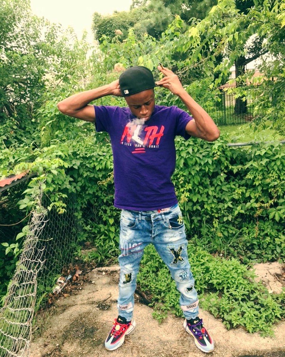 NLTH_R3GG1E's tweet photo. Wish a real 1 happy birthday 🖤
3️⃣💯💜 #NLT💯 #Restras🖤 https://t.co/VpncFSHCcL