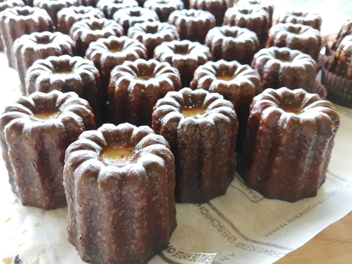 パティスリー アトリエ エデュー 先日のカヌレ ヴァニラビーンズを多く配合 蜜蝋9 1 ピュラリックスをコーティング カリカリもっちり食感 180 税込 カヌレ 足立区ケーキ 足立区 アトリエエデュー 竹ノ塚 保木間 コッタ Cotta