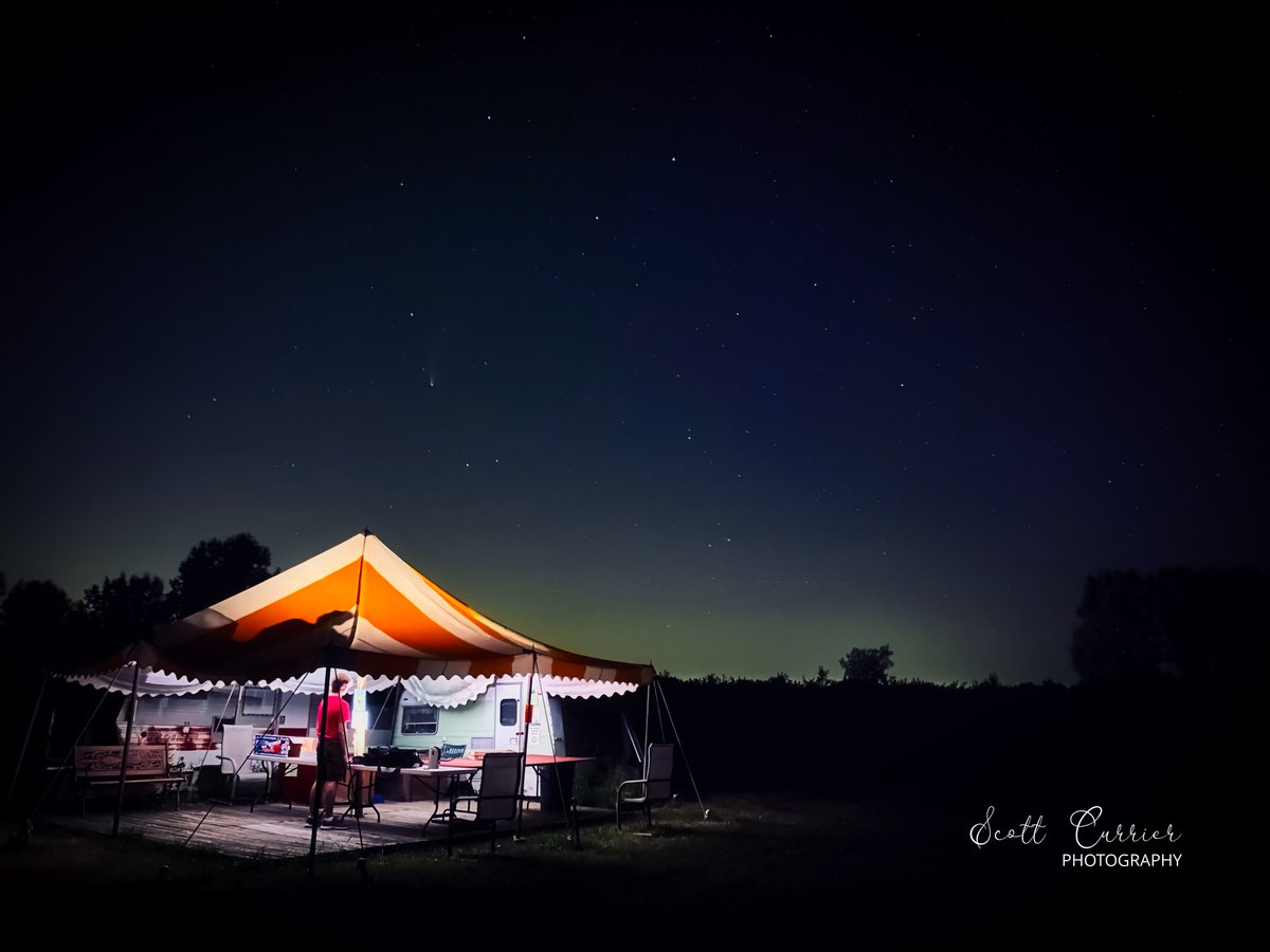 CurrierOfficial's tweet photo. Got some great shots of #NeowiseComet this weekend! Gotta be my favorite shot of the night right here! https://t.co/if8tnfVqTb