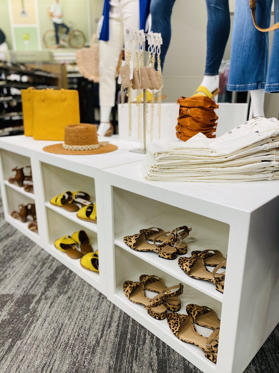 BryanJGTarget's tweet image. 🟨🟦🔊SOUND THE ALARM!🔊🟦🟨

It’s time for another #TrendMoment here at #T0069!! 🥳

🟧
🟧

Oranges, yellows and blues, oh my! 

🟦
🟦

Never miss an opportunity to mix and match from your favorite brands like #WildFable, #UniversalThread, and #ANewDay!! 

🎯