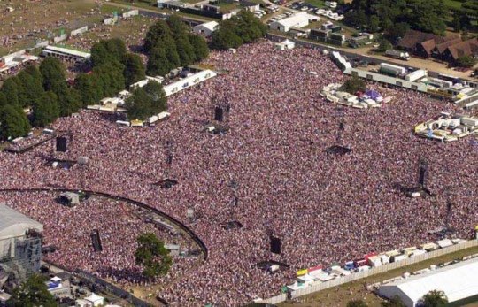 MediaLittleMix's tweet photo. INFO: @LittleMix assinou um contrato para fazer um show para a empresa 'Compare The Market'. O show será na Knebworth House (onde foi gravado o clipe de Woman Like Me), o local tem capacidade para mais de 125.000 mil pessoas. https://t.co/YpCM3E7vAm