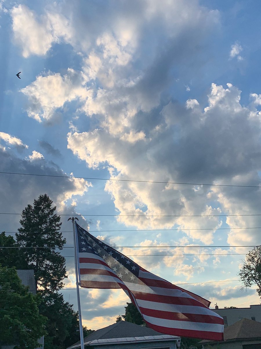 Have_Faith316's tweet photo. @X22Report #FlagsOut #FlagsOutForAmerica #GodBlessAmerica 🙏🏻♥️🇺🇸 https://t.co/hp0ooS1VOK