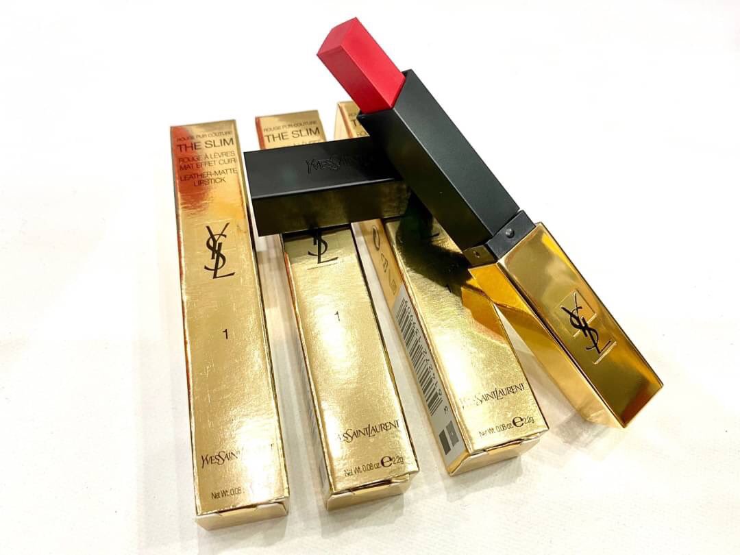 MakeMeBeau_C's tweet photo. YSL Rouge Pur Couture The Slim Leather-Matte Lipstick 2.2g

ราคาขาย 1020.-

# 1 Rouge Extravagant
# 12 Nu Incongru

#อีฟแซง  #yvessaintlaurent #yvessaintlaurentthailand #ysl #yvessaintlaurentmakeup #yslthailand #ysllipstick #yvessaintlaurentlipstick #lipstick #lipstickysl https://t.co/2FZFet7qt5